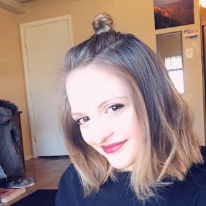 Meet your Posher, Becca